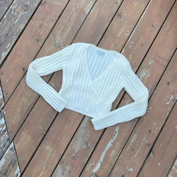 Urban Outfitters Cross Over Ribbed Cropped Sweater - Picture 2 of 14
